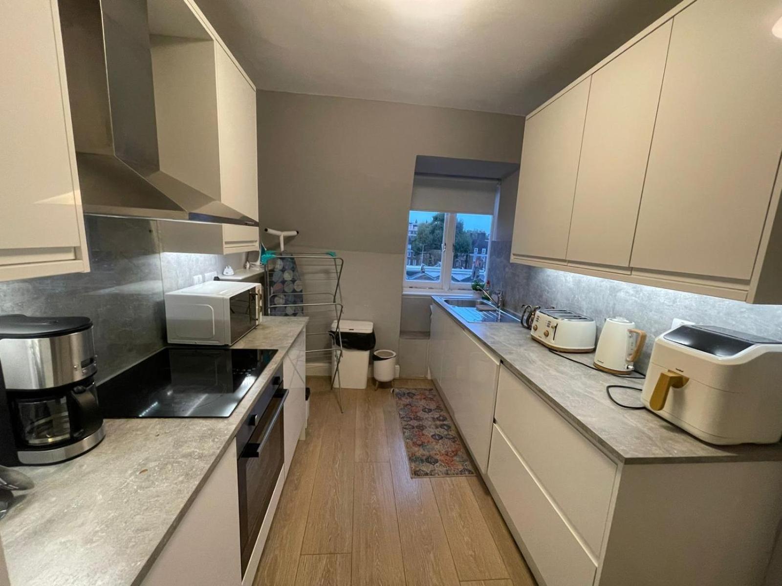 Apartments In The Heart Of High Street Kensington London Bilik gambar